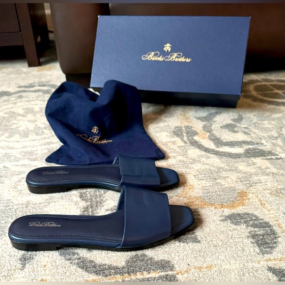 Brooks Brothers Leather navy blue sandals/slides. - Picture 3 of 4
